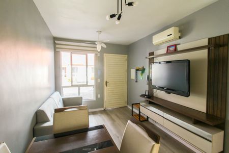 Sala de casa de condomínio à venda com 2 quartos, 57m² em Olaria, Canoas