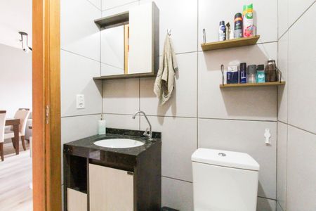 Casa de condomínio à venda com 57m², 2 quartos e 2 vagasBanheiro
