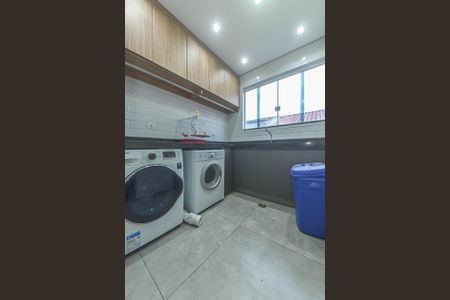 Casa à venda com 135m², 3 quartos e 1 vagaLavanderia