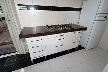 Cozinha de apartamento para alugar com 2 quartos, 150m² em Vila Jardim, Porto Alegre