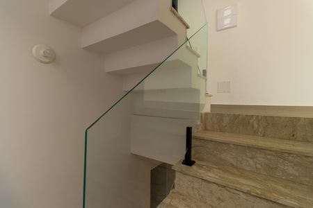 Casa de condomínio para alugar com 135m², 3 quartos e 2 vagasEscadas