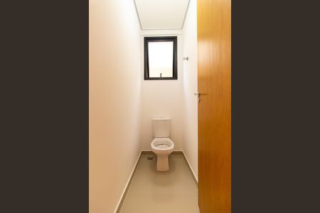 Casa de condomínio para alugar com 135m², 3 quartos e 2 vagasBanheiro de serviço