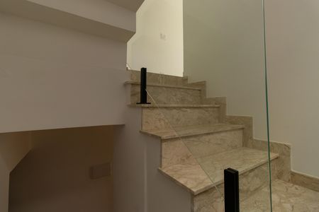 Casa de condomínio para alugar com 135m², 3 quartos e 2 vagasEscadas