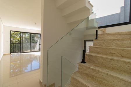 Casa de condomínio para alugar com 135m², 3 quartos e 2 vagasEscadas