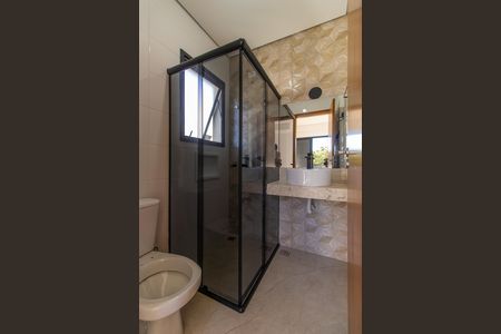 Casa de condomínio para alugar com 135m², 3 quartos e 2 vagasBanheiro da Suíte