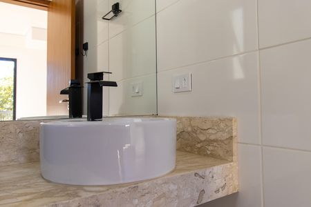 Casa de condomínio para alugar com 135m², 3 quartos e 2 vagasBanheiro da Suíte