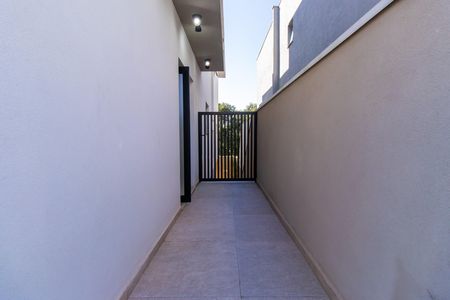 Casa de condomínio para alugar com 135m², 3 quartos e 2 vagasCorredor lateral