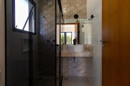 Casa de condomínio para alugar com 135m², 3 quartos e 2 vagasBanheiro da Suíte