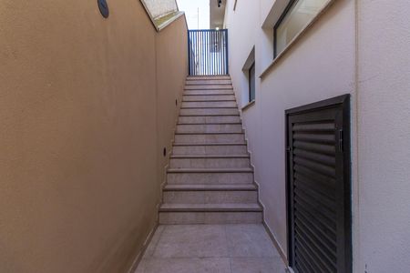 Casa de condomínio para alugar com 135m², 3 quartos e 2 vagasCorredor lateral