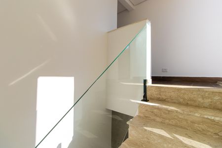 Casa de condomínio para alugar com 135m², 3 quartos e 2 vagasEscadas