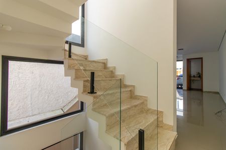 Casa de condomínio para alugar com 135m², 3 quartos e 2 vagasEscadas