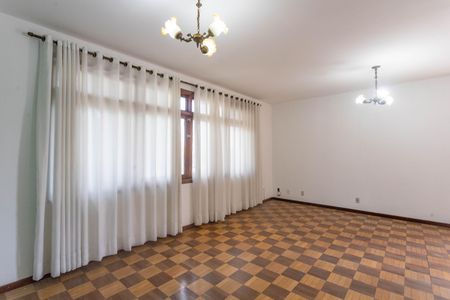 Casa para alugar com 110m², 3 quartos e 2 vagas Casa para alugar com 110m², 3 quartos e 2 vagasSala