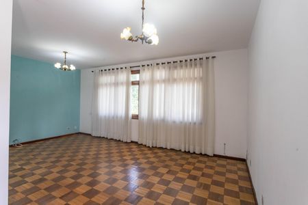 Casa para alugar com 110m², 3 quartos e 2 vagas Casa para alugar com 110m², 3 quartos e 2 vagasSala
