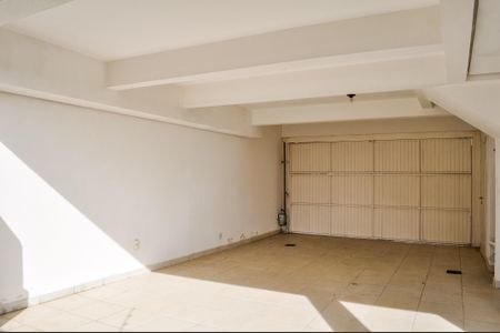 Casa à venda com 254m², 3 quartos e 2 vagas Casa à venda com 254m², 3 quartos e 2 vagasÁrea Externa