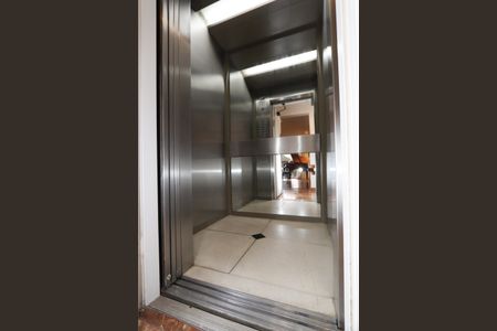 Apartamento à venda com 300m², 4 quartos e 4 vagasHall Social