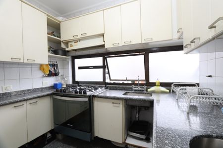 Apartamento à venda com 300m², 4 quartos e 4 vagasCozinha