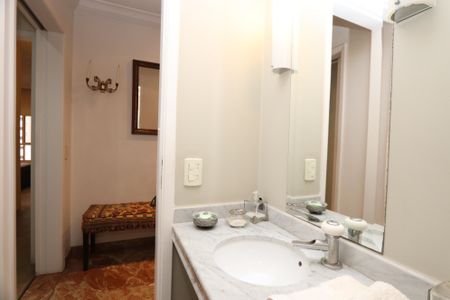 Apartamento à venda com 300m², 4 quartos e 4 vagasLavabo