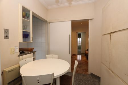 Apartamento à venda com 300m², 4 quartos e 4 vagasCopa