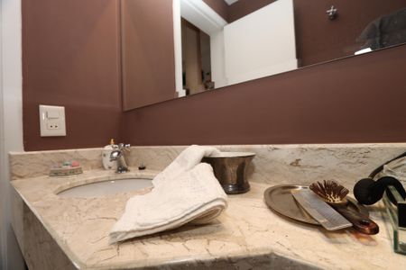 Apartamento à venda com 300m², 4 quartos e 4 vagasBanheiro do Quarto