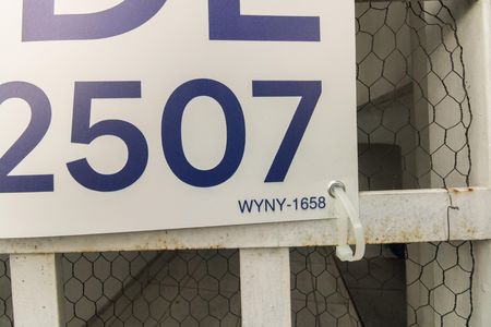 Casa à venda com 182m², 3 quartos e 2 vagas Casa à venda com 182m², 3 quartos e 2 vagasFachada - Placa WYNY-1658