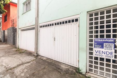 Casa à venda com 182m², 3 quartos e 2 vagas Casa à venda com 182m², 3 quartos e 2 vagasFachada