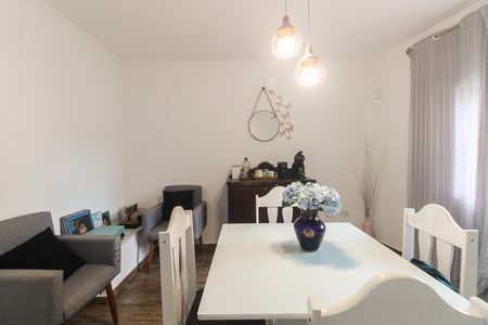 Casa à venda com 182m², 3 quartos e 2 vagas Casa à venda com 182m², 3 quartos e 2 vagasSala