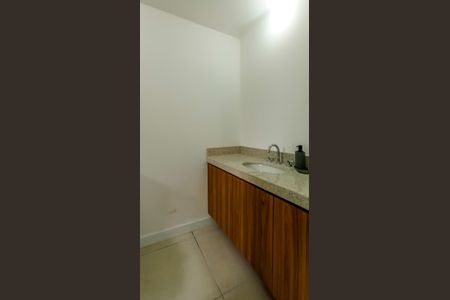 Apartamento para alugar com 120m², 2 quartos e 2 vagas Apartamento para alugar com 120m², 2 quartos e 2 vagasBanheiro da Suíte 1