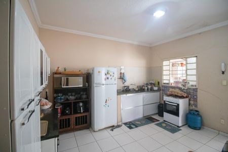 Casa à venda com 520m², 4 quartos e 3 vagasCozinha da Casa Auxiliar