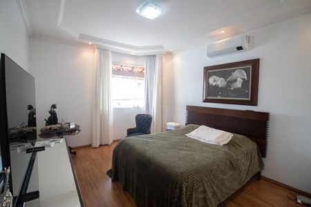 Casa à venda com 520m², 4 quartos e 3 vagasSuíte