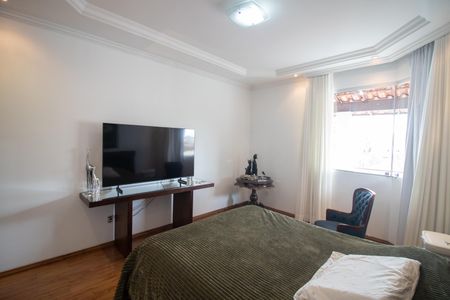 Casa à venda com 520m², 4 quartos e 3 vagasSuíte