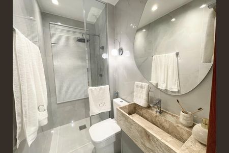 Banheiro social de apartamento à venda com 2 quartos, 55m² em Cabral, Contagem