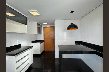 Apartamento à venda com 111m², 4 quartos e 2 vagasCozinha