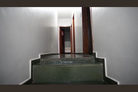 Casa à venda com 230m², 3 quartos e 2 vagasEscada