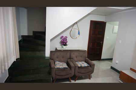 Casa à venda com 230m², 3 quartos e 2 vagasSala