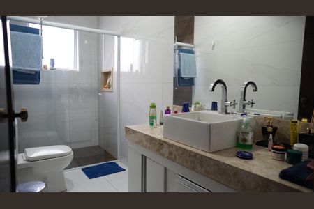 Casa à venda com 230m², 3 quartos e 2 vagasBanheiro social