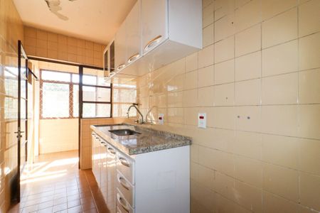 Cozinha de apartamento para alugar com 2 quartos, 72m² em Vila Itapura, Campinas