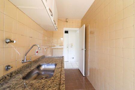Cozinha de apartamento para alugar com 2 quartos, 72m² em Vila Itapura, Campinas
