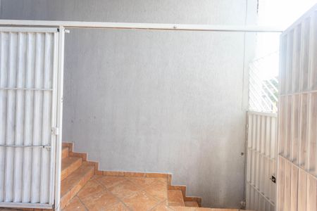 Casa à venda com 343m², 5 quartos e 3 vagasCasa 1 - escada para área de lazer 