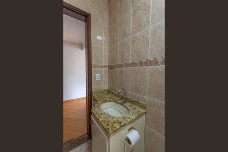 Casa à venda com 343m², 5 quartos e 3 vagasCasa 1 - Banheiro social 