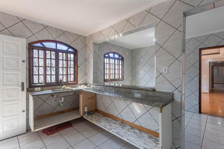 Casa à venda com 343m², 5 quartos e 3 vagasCasa 1 - Cozinha 