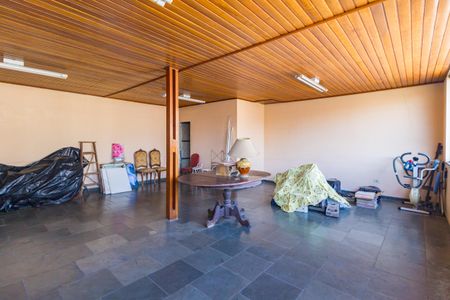 Casa à venda com 250m², 5 quartos e 3 vagasSótão