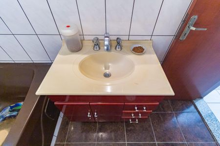 Casa à venda com 250m², 5 quartos e 3 vagasBanheiro - Social