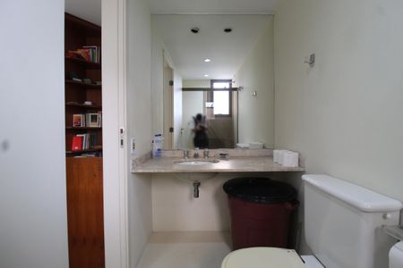 Apartamento à venda com 173m², 3 quartos e 2 vagasBanheiro da Suíte 2