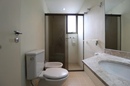 Apartamento à venda com 173m², 3 quartos e 2 vagasBanheiro da Suíte 1