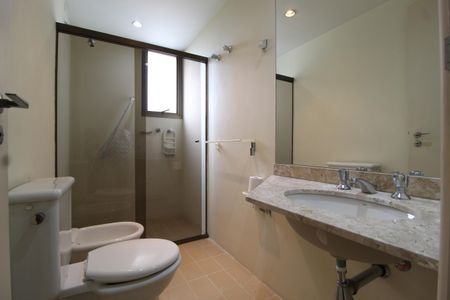 Apartamento à venda com 173m², 3 quartos e 2 vagasBanheiro da Suíte 1