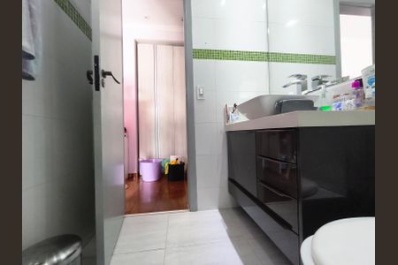 Apartamento à venda com 220m², 1 quarto e 3 vagasBanheiro da Suíte 2