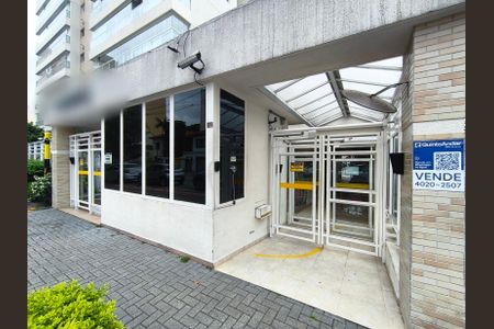 Apartamento à venda com 220m², 1 quarto e 3 vagasFachada + Plaquinha