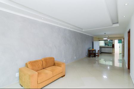 Casa à venda com 260m², 3 quartos e 5 vagasSala