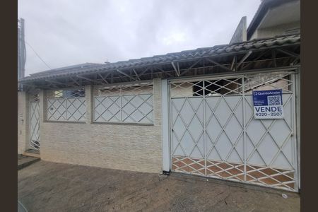 Casa à venda com 260m², 3 quartos e 5 vagas Casa à venda com 260m², 3 quartos e 5 vagasFachada