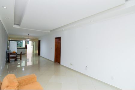 Casa à venda com 260m², 3 quartos e 5 vagasSala